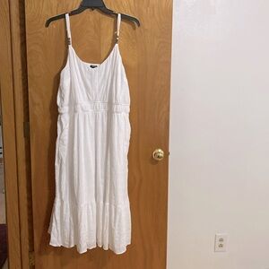 Torrid white sundress, 4x, gently used with pockets and adjustable straps